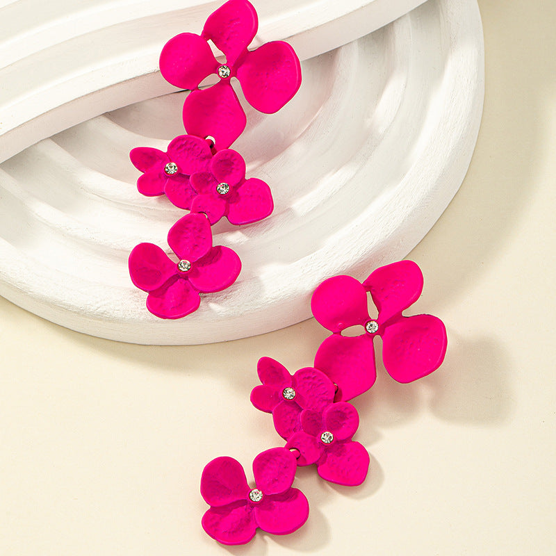 Pendientes Largos De Aleación De Pintura Metálica De Flores al por mayor